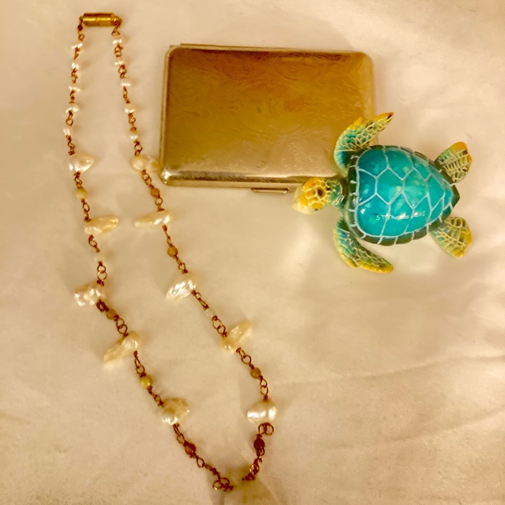 Charming Pearl Necklace with White Faceted Stone Pendant